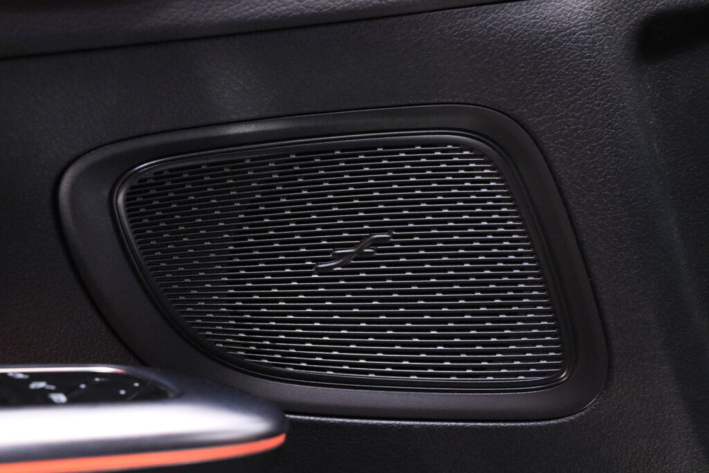 Mercedes-Benz - C - 300 e A Business AMG / DTR Pro / Digital Light / Koukku / MBUX Navi Premium / 360° / Mercedes-Benz - C - 300 e A Business AMG / DTR Pro / Digital Light / Koukku / MBUX Navi Premium / 360° / - Sedan