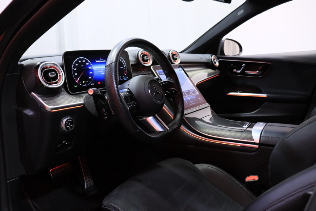 Mercedes-Benz - C - 300 e A Business AMG / DTR Pro / Digital Light / Koukku / MBUX Navi Premium / 360° / Mercedes-Benz - C - 300 e A Business AMG / DTR Pro / Digital Light / Koukku / MBUX Navi Premium / 360° / - Sedan