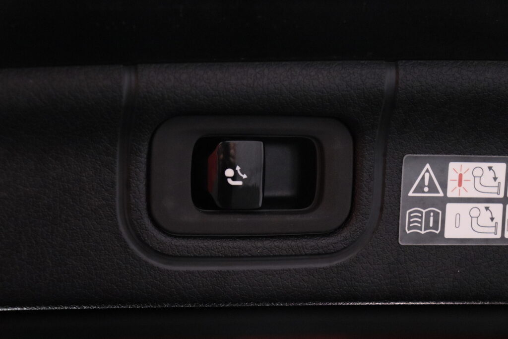 tuotekuva-Mercedes-Benz-C-YLZ-850-2026-04-09-150005-29 tuotekuva-Mercedes-Benz-C-YLZ-850-2026-04-09-150005-29