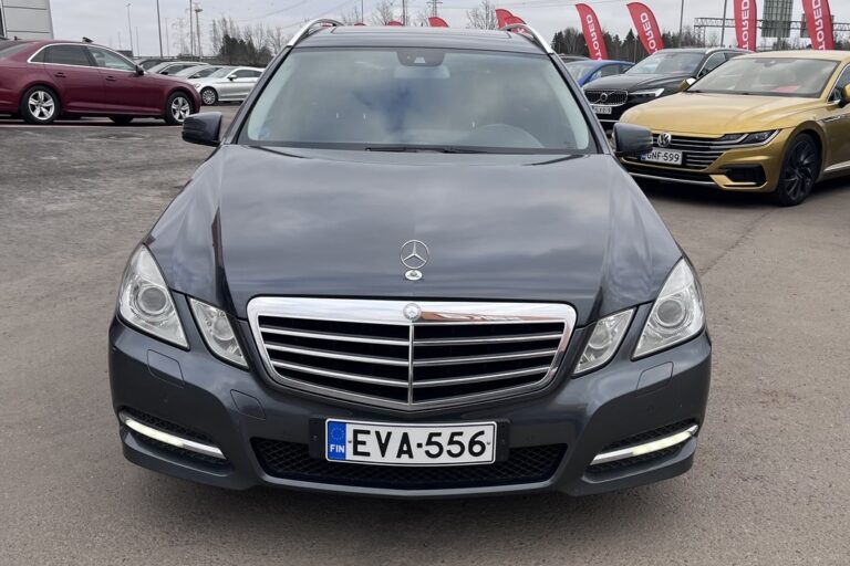 Mercedes-Benz - E - 200 CGI BE T A Avantgarde // Kattoluukku / ILS / Tutkat / Navi / Vakkari / - Farmari