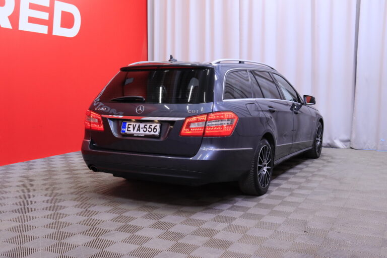 Mercedes-Benz - E - 200 CGI BE T A Avantgarde // Kattoluukku / ILS / Tutkat / Navi / Vakkari / - Farmari