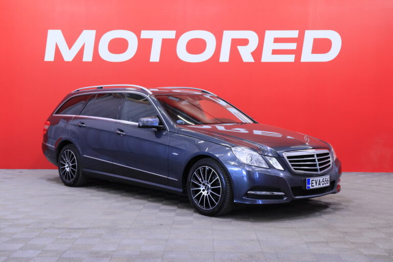 Mercedes-Benz - E - 200 CGI BE T A Avantgarde // Kattoluukku / ILS / Tutkat / Navi / Vakkari / - Farmari