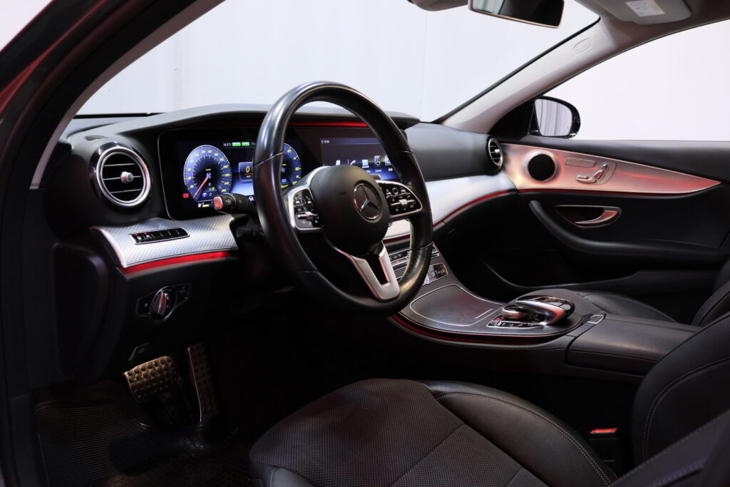 Mercedes-Benz - E - 300 e A Business Avantgarde Edition EQ Power / Suomi-auto / Päivitetty tekniikka! / DTR+ / Widescreen / Multibeam / Muistipenkit / 360° / Mercedes-Benz - E - 300 e A Business Avantgarde Edition EQ Power / Suomi-auto / Päivitetty tekniikka! / DTR+ / Widescreen / Multibeam / Muistipenkit / 360° / - Sedan