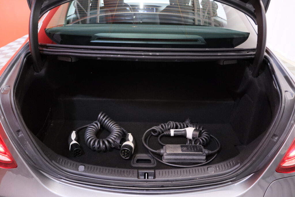 tuotekuva-Mercedes-Benz-E-FNU-947-2026-04-08-113105-30 tuotekuva-Mercedes-Benz-E-FNU-947-2026-04-08-113105-30