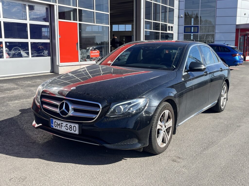 Mercedes-Benz - E - 220 d A Premium Business - Sedan