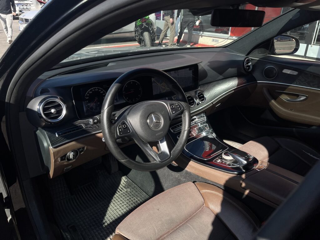 Mercedes-Benz - E - 220 d A Premium Business Mercedes-Benz - E - 220 d A Premium Business - Sedan