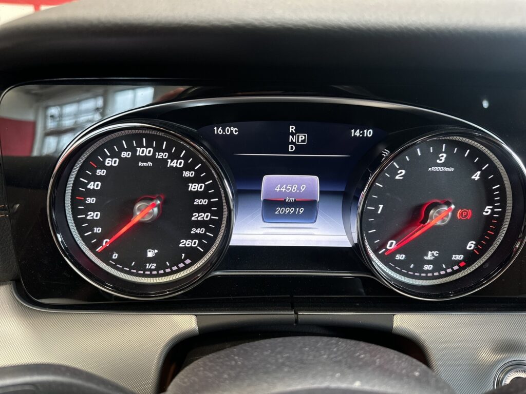 Mercedes-Benz - E - 220 d A Coupé Business AMG Mercedes-Benz - E - 220 d A Coupé Business AMG - Coupe