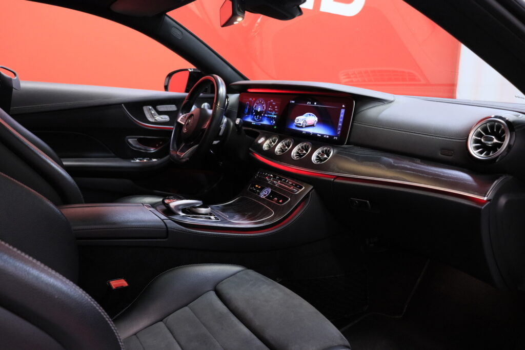 Mercedes-Benz - E - 200 4MATIC Coupé AMG // DTR+ / Burmester / Webasto / Multibeam / Widescreen / Mercedes-Benz - E - 200 4MATIC Coupé AMG // DTR+ / Burmester / Webasto / Multibeam / Widescreen / - Coupe