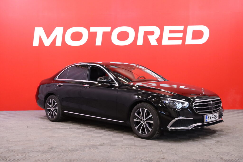 Mercedes-Benz - E - 220 d 4MATIC A Business Avantgarde / 1.om Suomi-auto / Merkkihuollot / Distronic+ / Multibeam / 360° / Keyless / Widescreen / - Sedan
