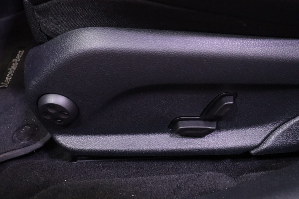 Mercedes-Benz - E - 220 d 4MATIC A Business Avantgarde / 1.om Suomi-auto / Merkkihuollot / Distronic+ / Multibeam / 360° / Keyless / Widescreen / Mercedes-Benz - E - 220 d 4MATIC A Business Avantgarde / 1.om Suomi-auto / Merkkihuollot / Distronic+ / Multibeam / 360° / Keyless / Widescreen / - Sedan