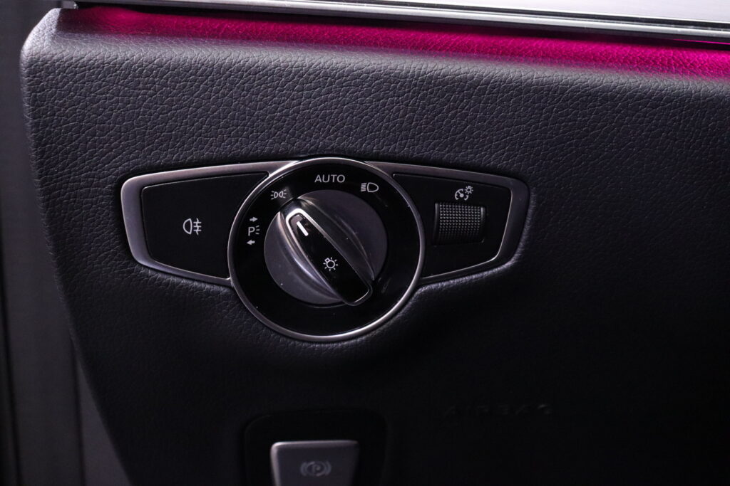 Mercedes-Benz - E - 220 d 4MATIC A Business Avantgarde / 1.om Suomi-auto / Merkkihuollot / Distronic+ / Multibeam / 360° / Keyless / Widescreen / Mercedes-Benz - E - 220 d 4MATIC A Business Avantgarde / 1.om Suomi-auto / Merkkihuollot / Distronic+ / Multibeam / 360° / Keyless / Widescreen / - Sedan