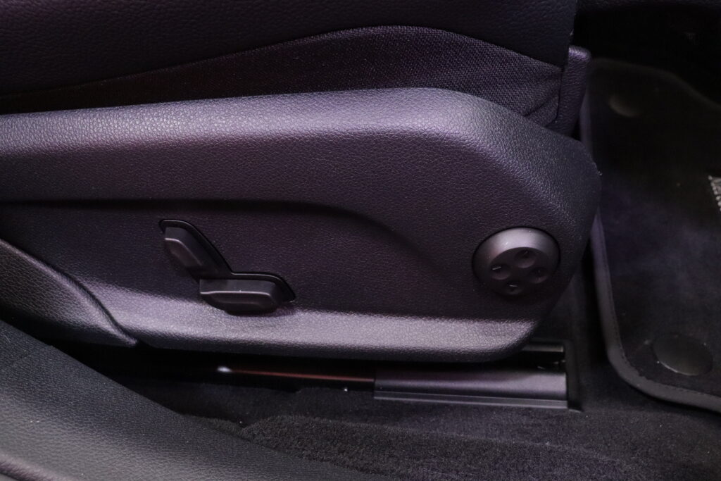 tuotekuva-Mercedes-Benz-E-YXP-985-2026-04-08-155007-17 tuotekuva-Mercedes-Benz-E-YXP-985-2026-04-08-155007-17