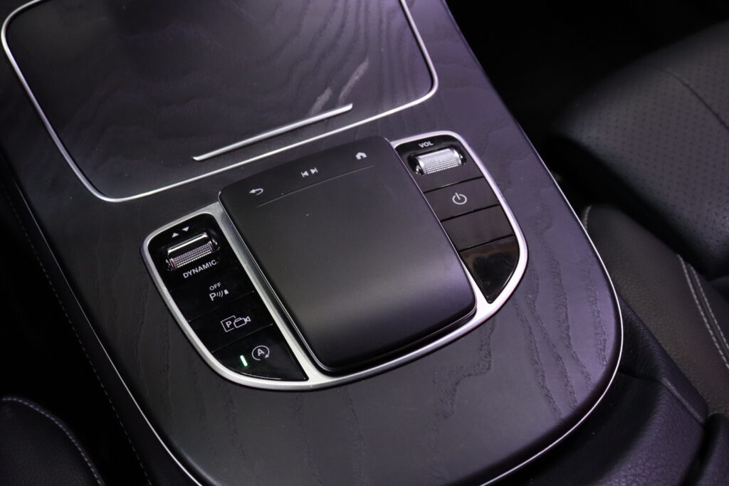 tuotekuva-Mercedes-Benz-E-YXP-985-2026-04-08-155007-32 tuotekuva-Mercedes-Benz-E-YXP-985-2026-04-08-155007-32