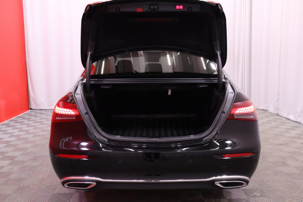 Mercedes-Benz - E - 220 d 4MATIC A Business Avantgarde / 1.om Suomi-auto / Merkkihuollot / Distronic+ / Multibeam / 360° / Keyless / Widescreen / Mercedes-Benz - E - 220 d 4MATIC A Business Avantgarde / 1.om Suomi-auto / Merkkihuollot / Distronic+ / Multibeam / 360° / Keyless / Widescreen / - Sedan