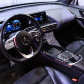 Mercedes-Benz - EQC - 400 4Matic Business AMG // Distronic+ / Multibeam / Burmester / Kattoluukku / P-kamera / Vetokoukku / IHC+ / Keyless // - Maastoauto