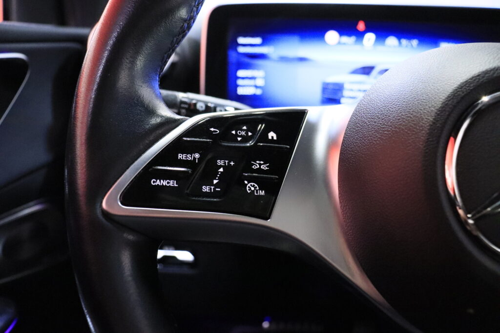 Mercedes-Benz - GLC - 300 e 4MATIC // Distronic+ / Burmester / Panorama / Koukku / Muistipenkit / Kamera / CarPlay / Digimittari // Mercedes-Benz - GLC - 300 e 4MATIC // Distronic+ / Burmester / Panorama / Koukku / Muistipenkit / Kamera / CarPlay / Digimittari // - Maastoauto