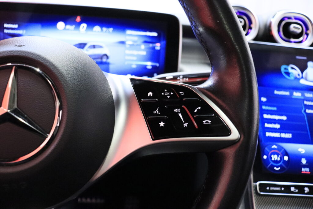 Mercedes-Benz - GLC - 300 e 4MATIC // Distronic+ / Burmester / Panorama / Koukku / Muistipenkit / Kamera / CarPlay / Digimittari // Mercedes-Benz - GLC - 300 e 4MATIC // Distronic+ / Burmester / Panorama / Koukku / Muistipenkit / Kamera / CarPlay / Digimittari // - Maastoauto