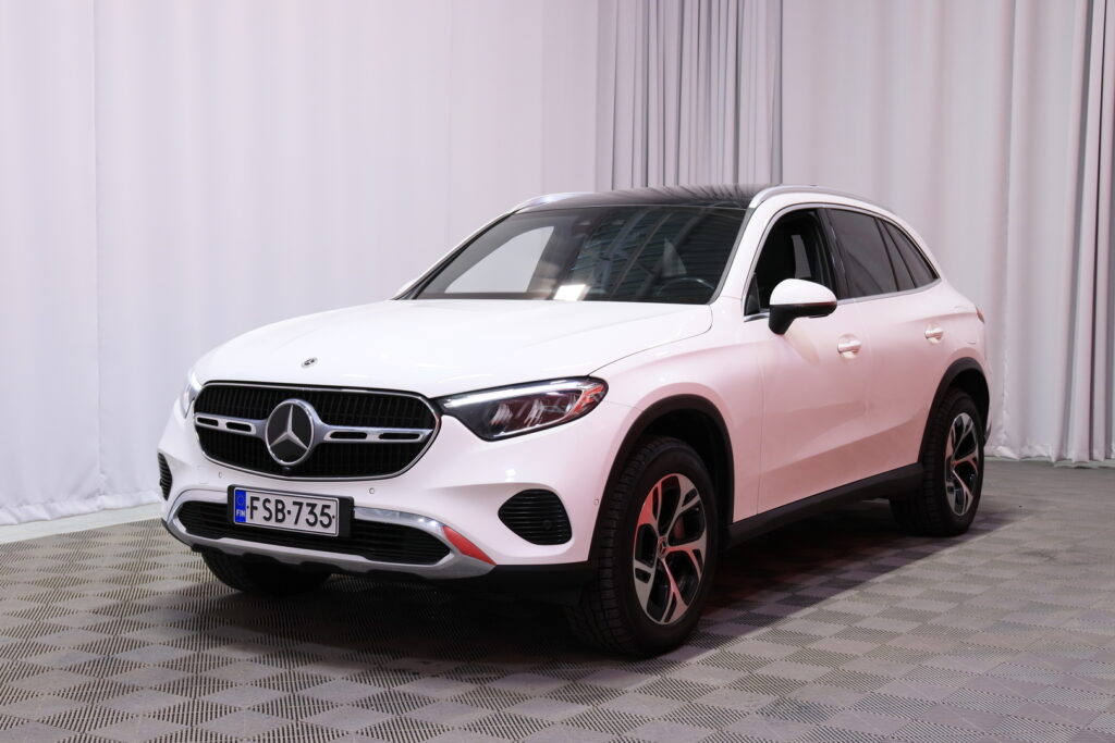 Mercedes-Benz - GLC - 300 e 4MATIC // Distronic+ / Burmester / Panorama / Koukku / Muistipenkit / Kamera / CarPlay / Digimittari // Mercedes-Benz - GLC - 300 e 4MATIC // Distronic+ / Burmester / Panorama / Koukku / Muistipenkit / Kamera / CarPlay / Digimittari // - Maastoauto