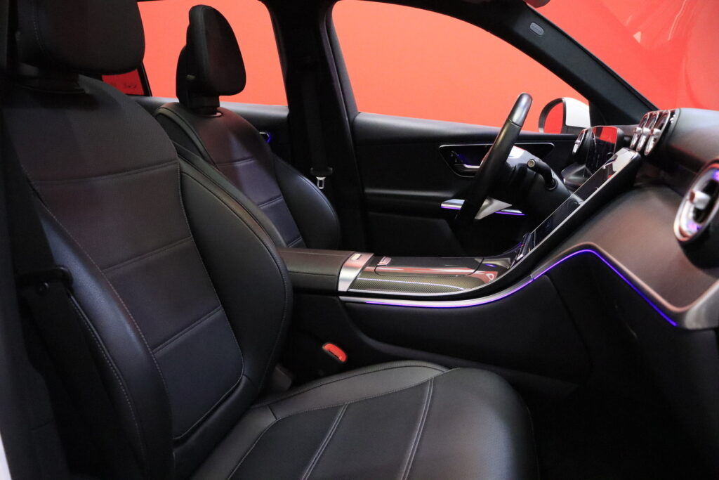 Mercedes-Benz - GLC - 300 e 4MATIC // Distronic+ / Burmester / Panorama / Koukku / Muistipenkit / Kamera / CarPlay / Digimittari // Mercedes-Benz - GLC - 300 e 4MATIC // Distronic+ / Burmester / Panorama / Koukku / Muistipenkit / Kamera / CarPlay / Digimittari // - Maastoauto