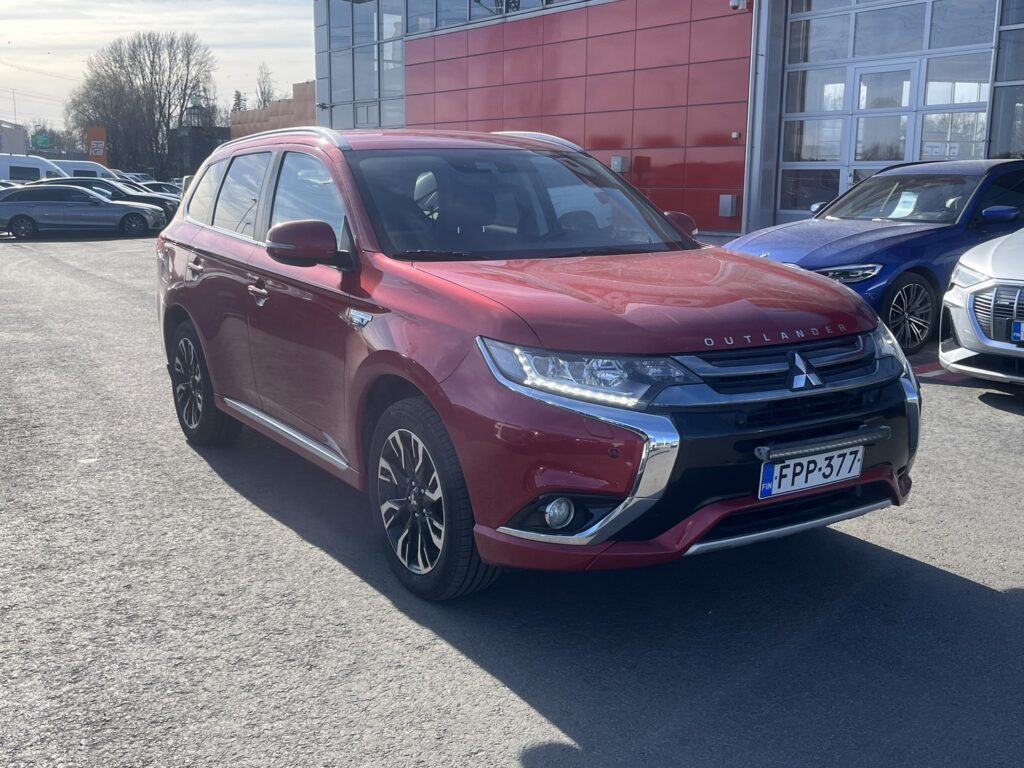Mitsubishi - Outlander PHEV - Instyle Navi 4WD 5P Mitsubishi - Outlander PHEV - Instyle Navi 4WD 5P - Farmari