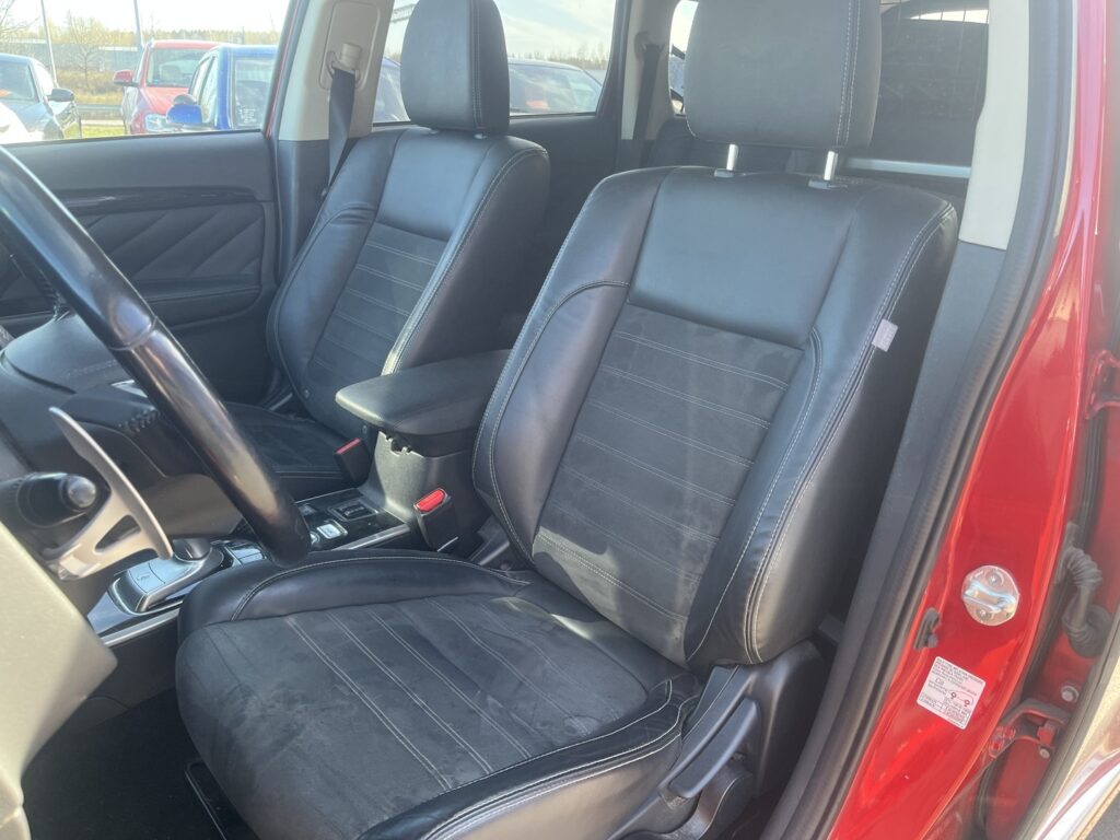 Mitsubishi - Outlander PHEV - Instyle Navi 4WD 5P Mitsubishi - Outlander PHEV - Instyle Navi 4WD 5P - Farmari
