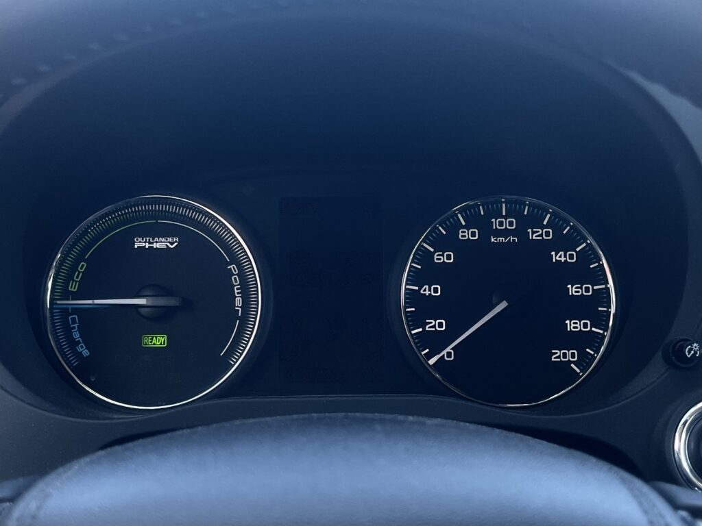 Mitsubishi - Outlander PHEV - Instyle Navi 4WD 5P Mitsubishi - Outlander PHEV - Instyle Navi 4WD 5P - Farmari