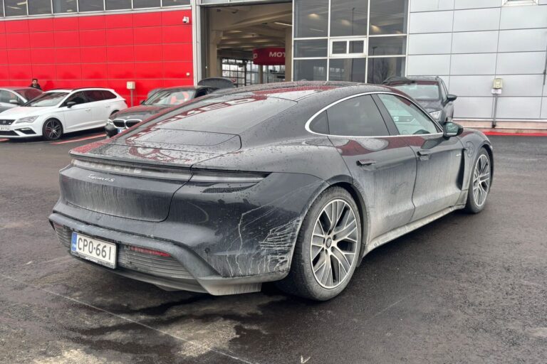 Porsche - Taycan - 4S Performance Battery + // SOH 93% / Flektit vaihdettu /ACC / Sport Chrono + / Bose // - Viistoperä