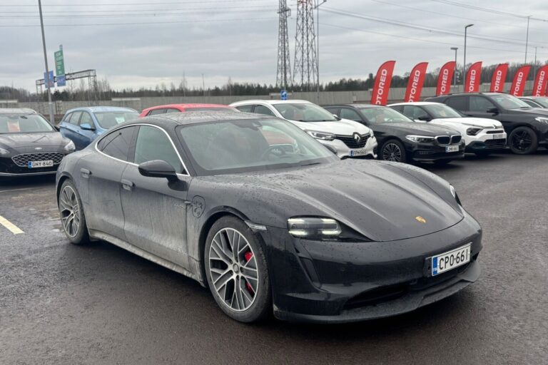 Porsche - Taycan - 4S Performance Battery + // SOH 93% / Flektit vaihdettu /ACC / Sport Chrono + / Bose // - Viistoperä