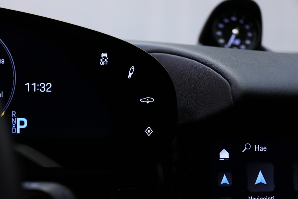 tuotekuva-Porsche-Taycan-CPO-661-2026-04-09-002605-21 tuotekuva-Porsche-Taycan-CPO-661-2026-04-09-002605-21