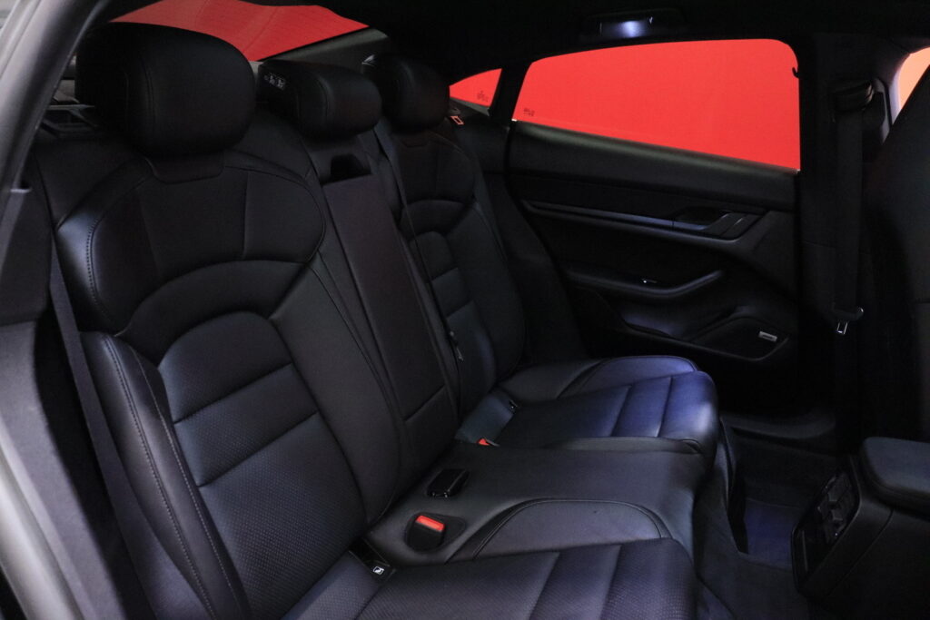 tuotekuva-Porsche-Taycan-CPO-661-2026-04-09-002605-30 tuotekuva-Porsche-Taycan-CPO-661-2026-04-09-002605-30