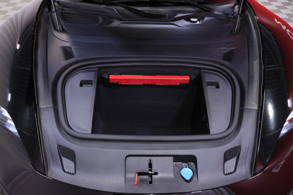 tuotekuva-Porsche-Taycan-CPO-661-2026-04-09-002605-31 tuotekuva-Porsche-Taycan-CPO-661-2026-04-09-002605-31