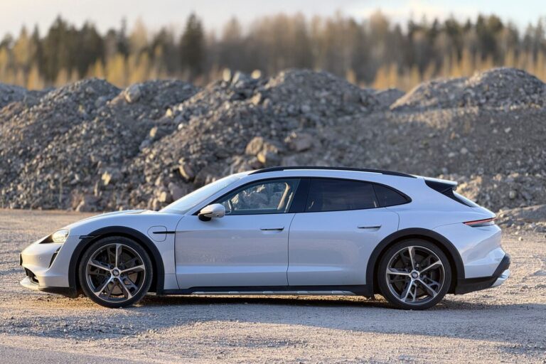 Porsche - Taycan - Turbo Cross Tursimo // Burmester / Matkustajan näyttö / PASM / PCCB / ACC / HUD / 360° / 4-pyöräohajus // - Farmari