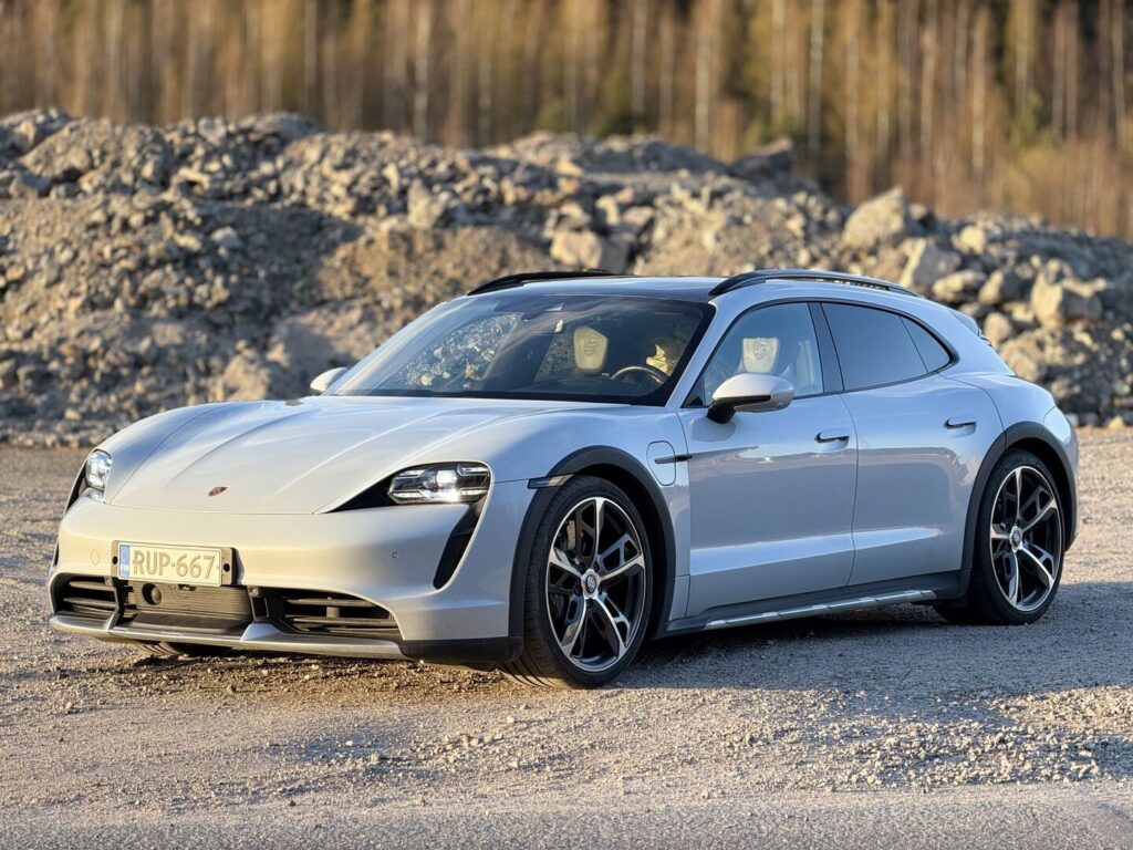 Porsche - Taycan - Turbo Cross Tursimo // Burmester / Matkustajan näyttö / PASM / PCCB / ACC / HUD / 360° / 4-pyöräohajus // - Farmari