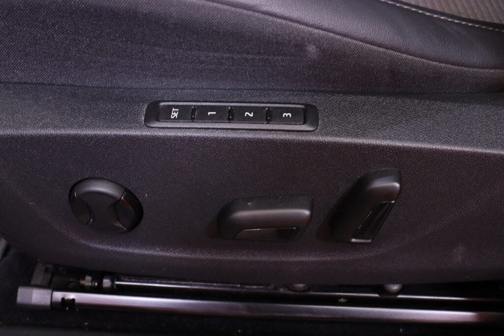 Skoda - Enyaq - 80x 4x4 iV // 1.om Suomi-auto / ACC / Matrix / Muistipenkki / P-kamera / Lämpöpumppu / Navi / BLIS / LED // Skoda - Enyaq - 80x 4x4 iV // 1.om Suomi-auto / ACC / Matrix / Muistipenkki / P-kamera / Lämpöpumppu / Navi / BLIS / LED // - Maastoauto