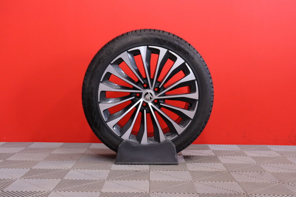tuotekuva-Skoda-Enyaq-OZY-936-2026-04-25-120102-38 tuotekuva-Skoda-Enyaq-OZY-936-2026-04-25-120102-38