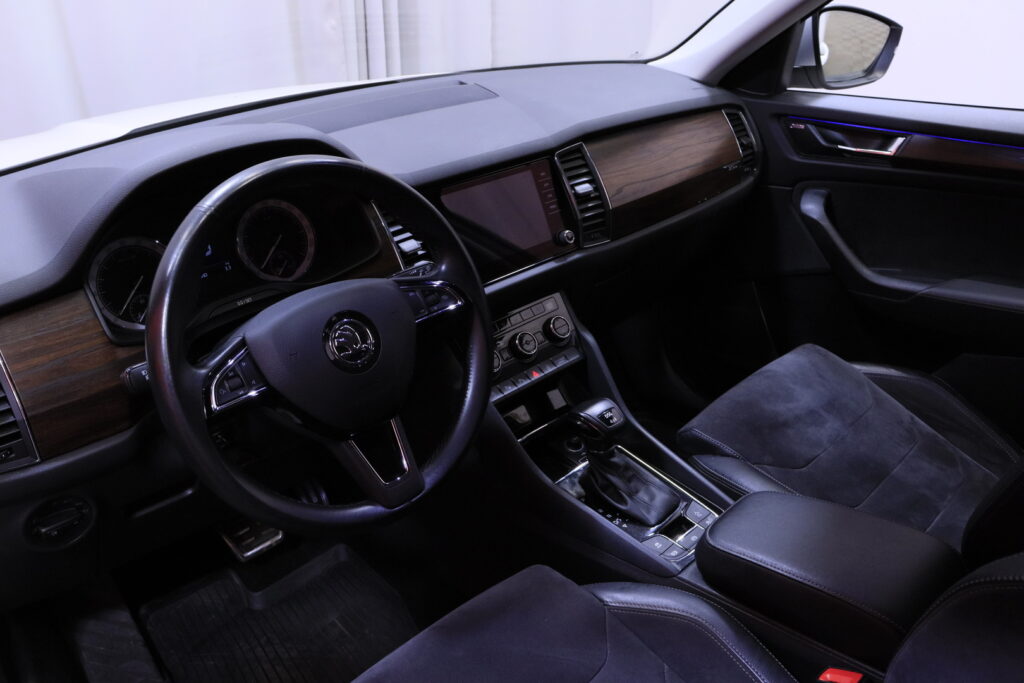 Skoda - Kodiaq - 2,0 TDI 190 4x4 Scout DSG Autom. // Jakopää tehty 11/2025 / 7-P / 1.om. Suomi auto / ACC / Webasto / Canton / Koukku // Skoda - Kodiaq - 2,0 TDI 190 4x4 Scout DSG Autom. // Jakopää tehty 11/2025 / 7-P / 1.om. Suomi auto / ACC / Webasto / Canton / Koukku // - Maastoauto