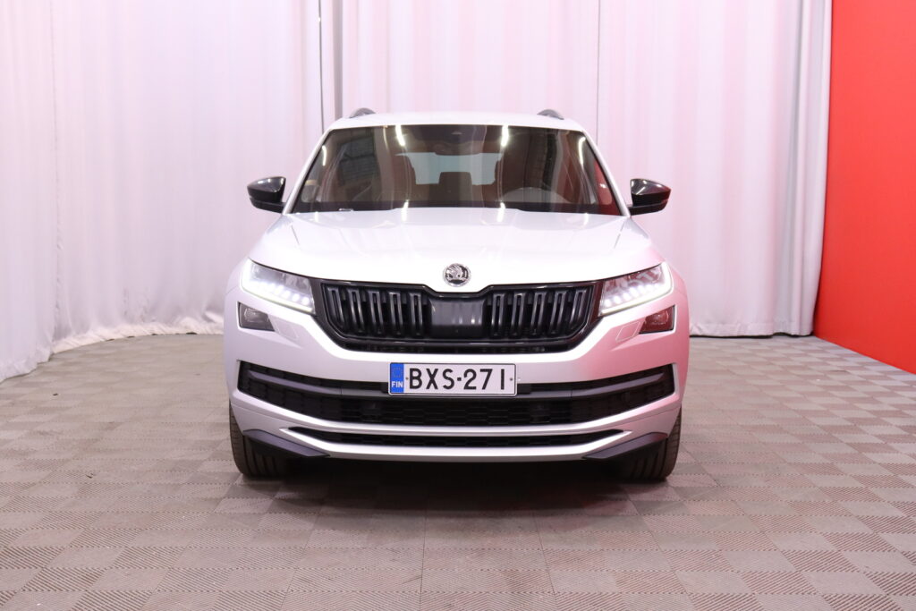 Skoda - Kodiaq - 2,0 TDI 190 4x4 SportLine DSG Autom. // Suomi-auto / ACC / Canton / Webasto / Vetokoukku / SmartLink / Muistipenkki // Skoda - Kodiaq - 2,0 TDI 190 4x4 SportLine DSG Autom. // Suomi-auto / ACC / Canton / Webasto / Vetokoukku / SmartLink / Muistipenkki // - Maastoauto
