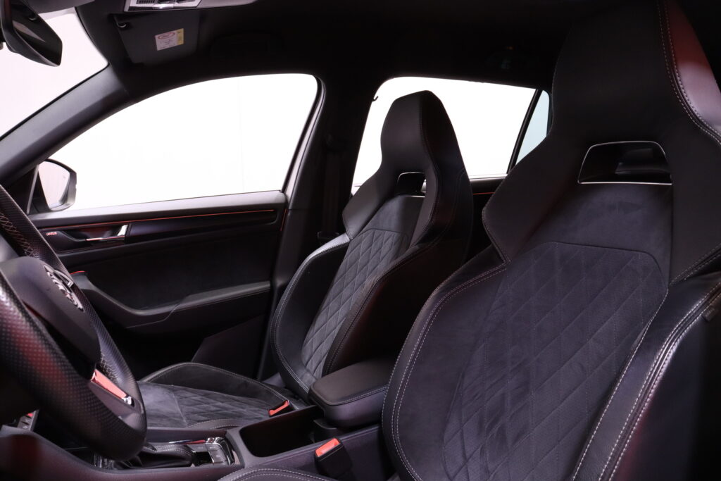 Skoda - Kodiaq - 2,0 TDI 190 4x4 SportLine DSG Autom. // Suomi-auto / ACC / Canton / Webasto / Vetokoukku / SmartLink / Muistipenkki // Skoda - Kodiaq - 2,0 TDI 190 4x4 SportLine DSG Autom. // Suomi-auto / ACC / Canton / Webasto / Vetokoukku / SmartLink / Muistipenkki // - Maastoauto