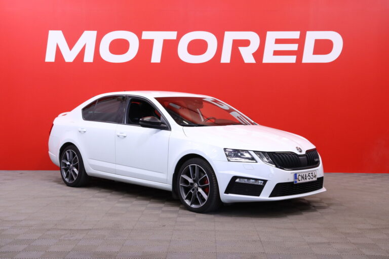 Skoda - Octavia - 2,0 TDI 184 4x4 RS BusinessLine DSG // Suomi-auto /  Webasto / ACC / Digimittari / Keyless / BLIS / Tutkat / LED // - Sedan