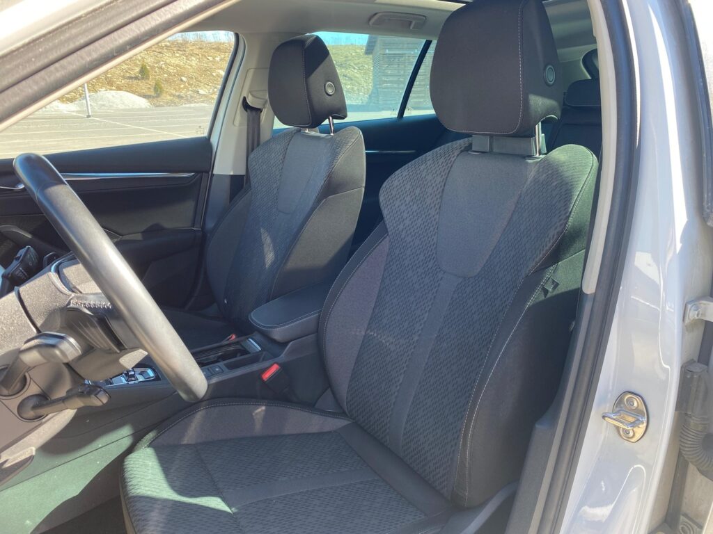 Skoda - Octavia - Combi 2,0 TDI 150 Style Launch Edition DSG Autom. Skoda - Octavia - Combi 2,0 TDI 150 Style Launch Edition DSG Autom. - Farmari