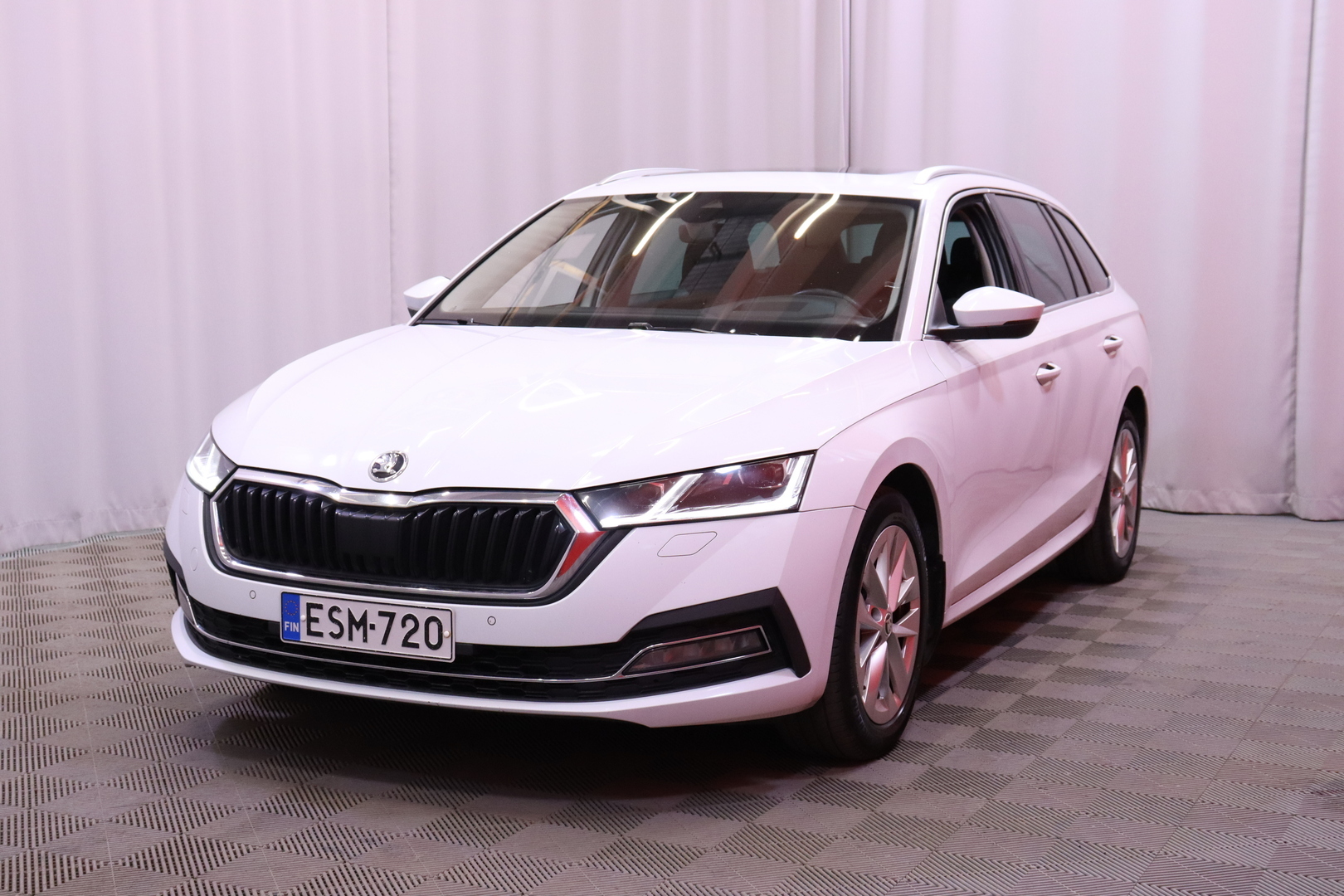 Skoda - Octavia - Combi 2,0 TDI 150 Style Launch Edition DSG // ACC / Webasto / Muistipenkit / Panorama / Matrix LED  / HUD // - Farmari