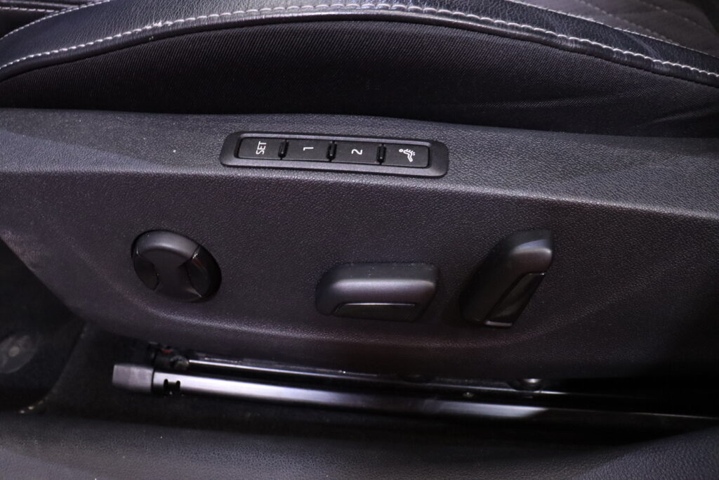 Skoda - Octavia - 1,4 TSI PHEV RS iV DSG Autom // ACC / Matrix / DCC / Webasto / Canton / HUD / Keyless / Hieronta / Digimittari Skoda - Octavia - 1,4 TSI PHEV RS iV DSG Autom // ACC / Matrix / DCC / Webasto / Canton / HUD / Keyless / Hieronta / Digimittari - Sedan