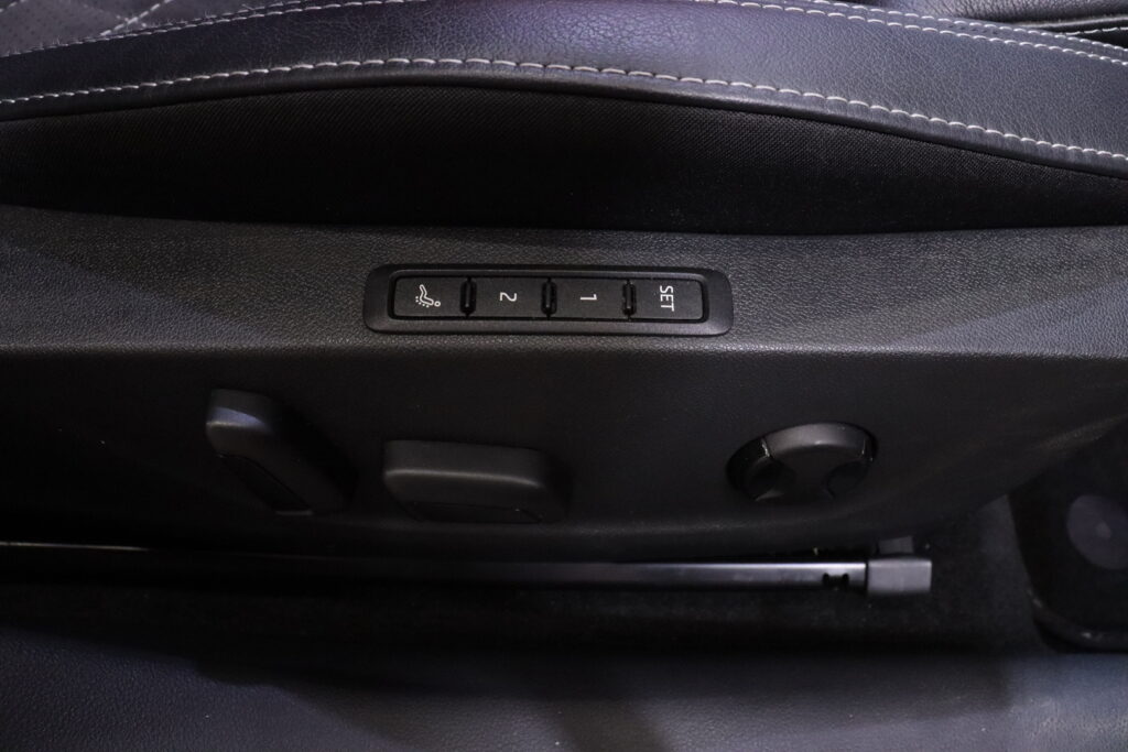 Skoda - Octavia - 1,4 TSI PHEV RS iV DSG Autom // ACC / Matrix / DCC / Webasto / Canton / HUD / Keyless / Hieronta / Digimittari Skoda - Octavia - 1,4 TSI PHEV RS iV DSG Autom // ACC / Matrix / DCC / Webasto / Canton / HUD / Keyless / Hieronta / Digimittari - Sedan