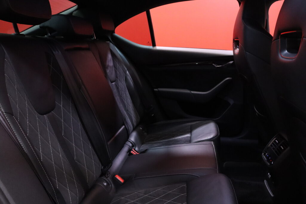 tuotekuva-Skoda-Octavia-NMI-459-2026-04-10-160103-15 tuotekuva-Skoda-Octavia-NMI-459-2026-04-10-160103-15