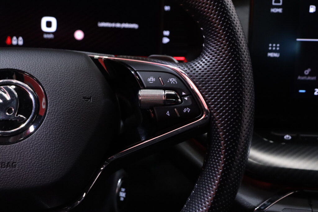 tuotekuva-Skoda-Octavia-NMI-459-2026-04-10-160103-20 tuotekuva-Skoda-Octavia-NMI-459-2026-04-10-160103-20