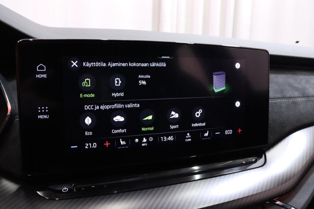 tuotekuva-Skoda-Octavia-NMI-459-2026-04-10-160103-28 tuotekuva-Skoda-Octavia-NMI-459-2026-04-10-160103-28