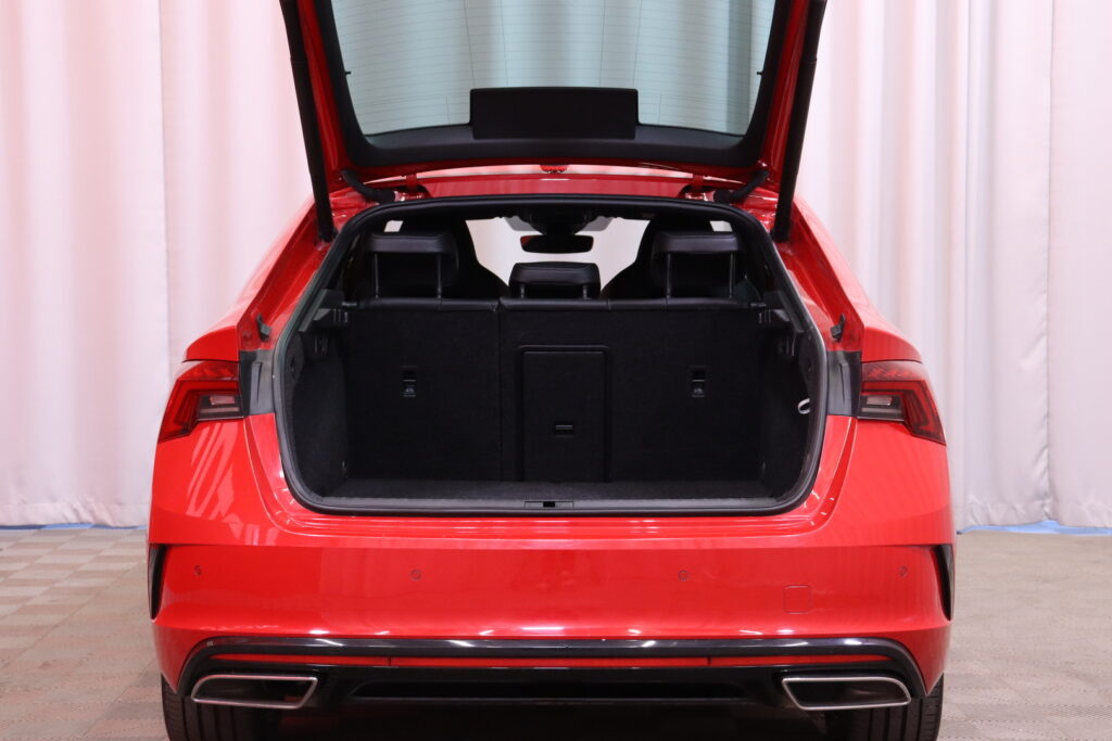 tuotekuva-Skoda-Octavia-NMI-459-2026-04-10-160103-34 tuotekuva-Skoda-Octavia-NMI-459-2026-04-10-160103-34