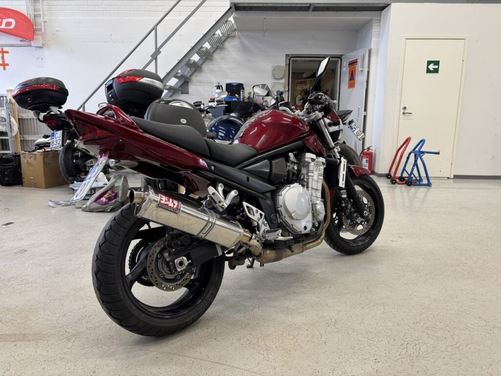 Suzuki - GSF - 1250 A Bandit // Juuri saapunut / Yoshimura / Paremmat kuvat ja tiedot tulossa // Suzuki - GSF - 1250 A Bandit // Juuri saapunut / Yoshimura / Paremmat kuvat ja tiedot tulossa // - Moottoripyörä