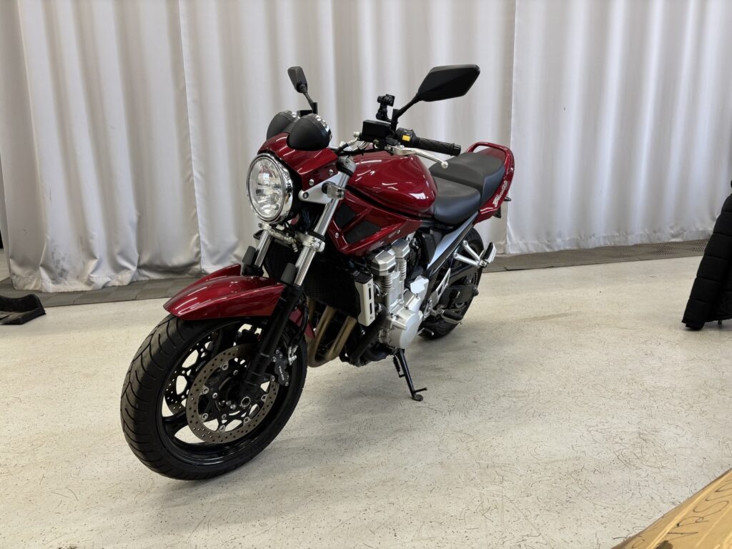 Suzuki - GSF - 1250 A Bandit // Juuri saapunut / Yoshimura / Paremmat kuvat ja tiedot tulossa // Suzuki - GSF - 1250 A Bandit // Juuri saapunut / Yoshimura / Paremmat kuvat ja tiedot tulossa // - Moottoripyörä