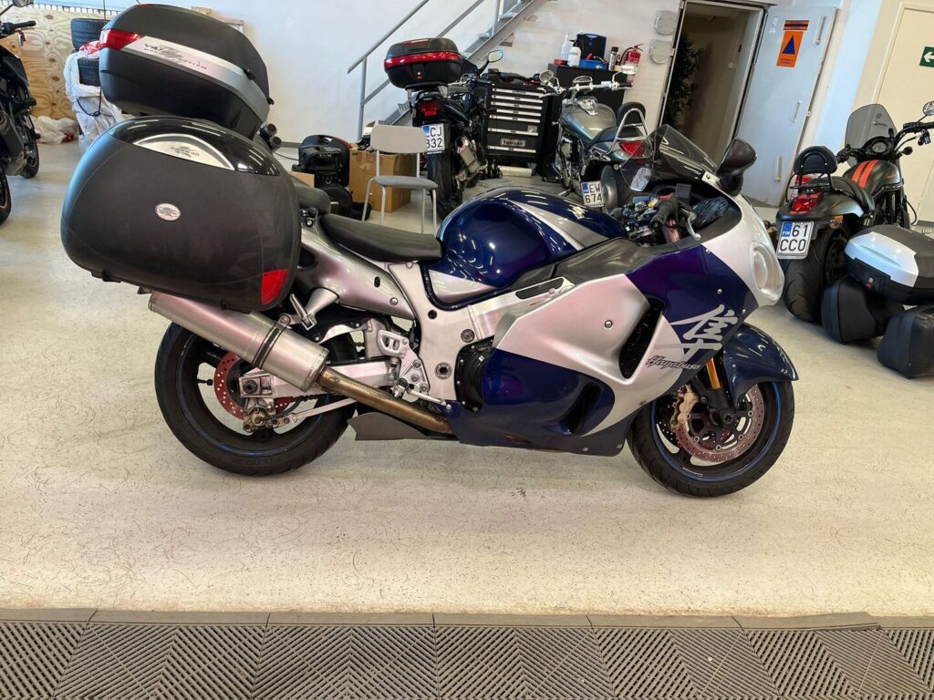 Suzuki - GSX - 1300R Hayabusa *Suomipyörä, Slipari, Ketjurasvari* Suzuki - GSX - 1300R Hayabusa *Suomipyörä, Slipari, Ketjurasvari* - Moottoripyörä